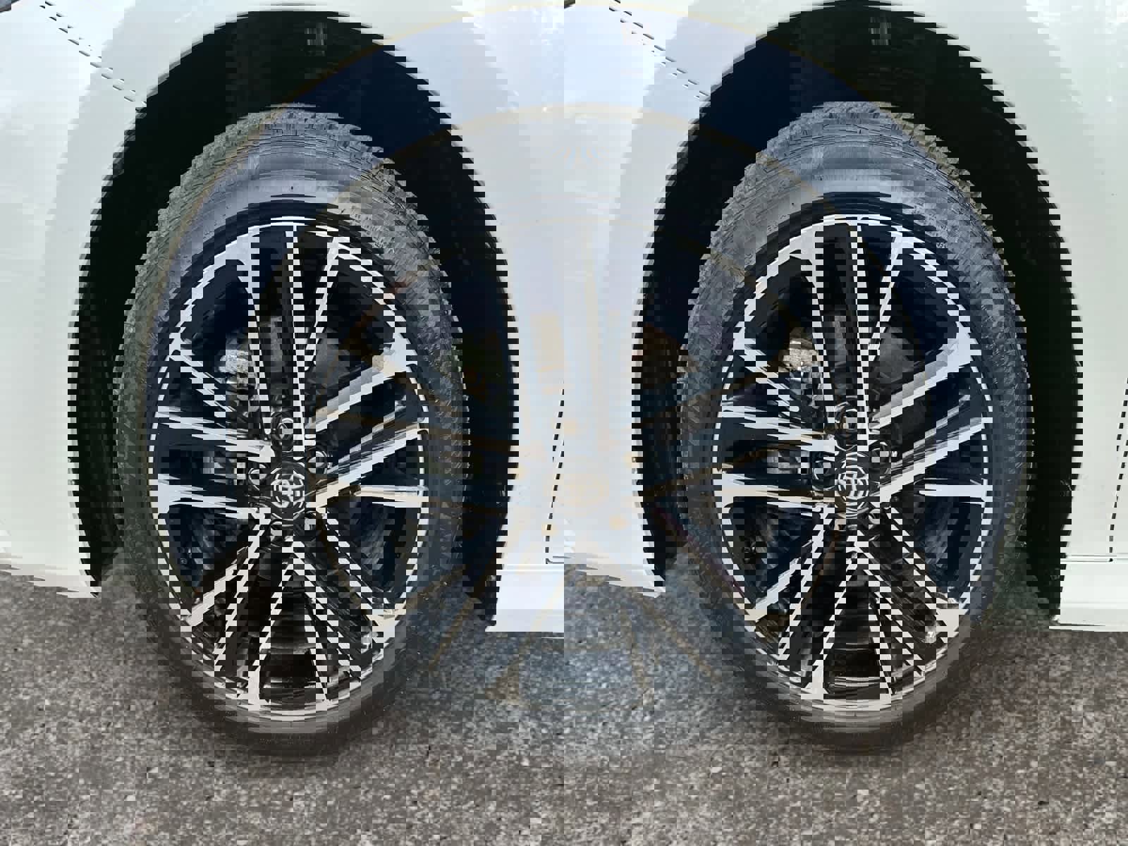 Used 2025 Toyota Camry XLE image 14