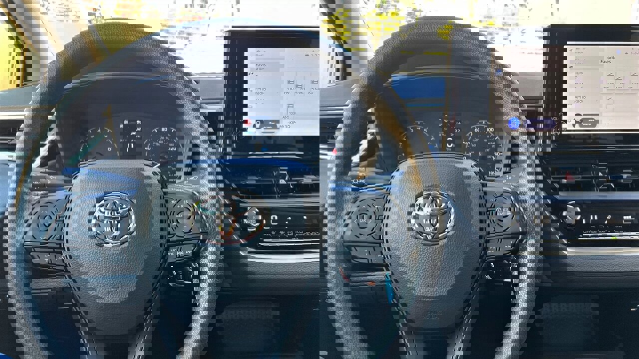 Used 2023 Toyota Corolla LE image 9