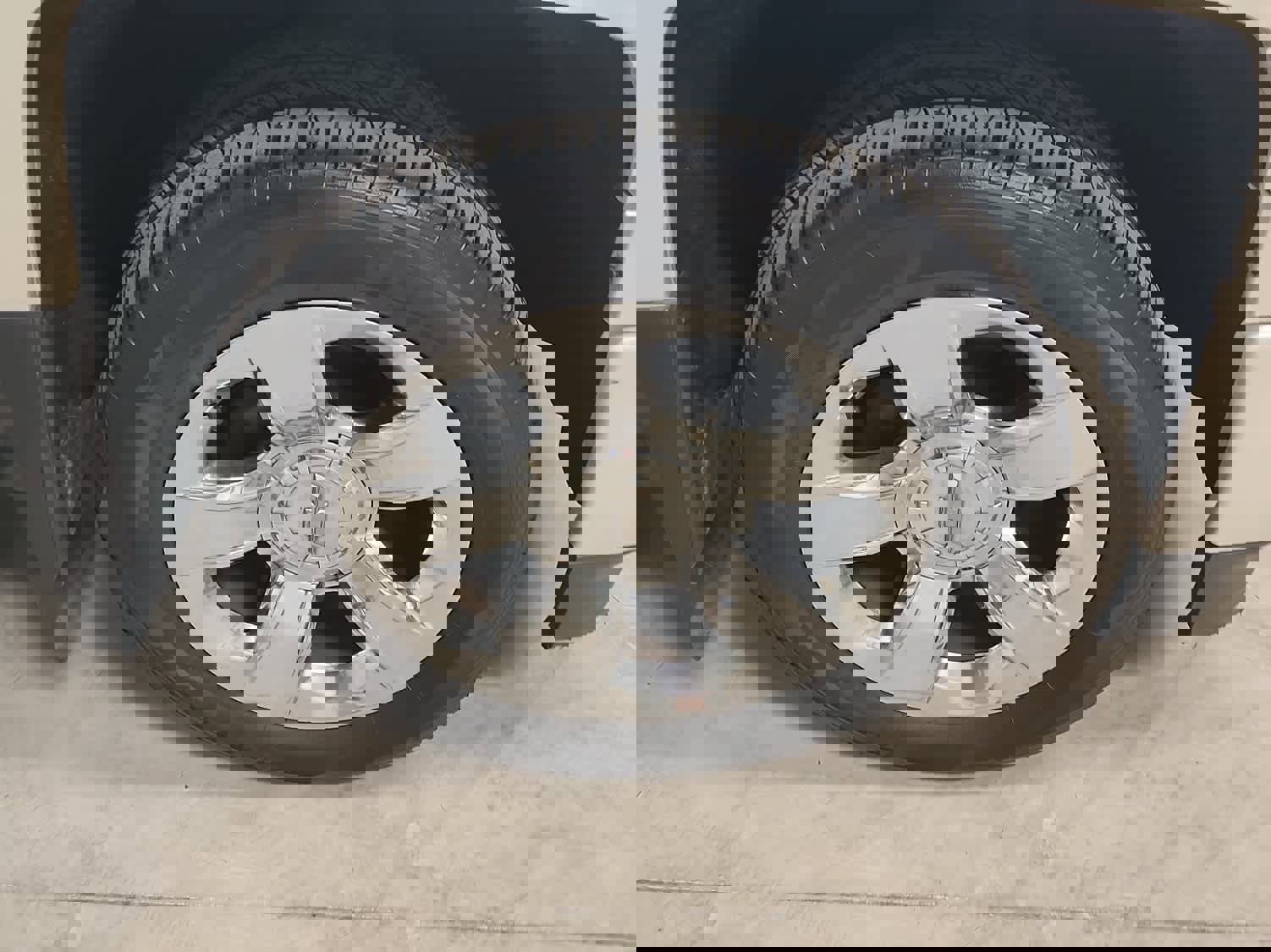 Used 2015 Chevrolet Silverado 1500 LTZ Z71 w/ Custom Sport Edition image 18