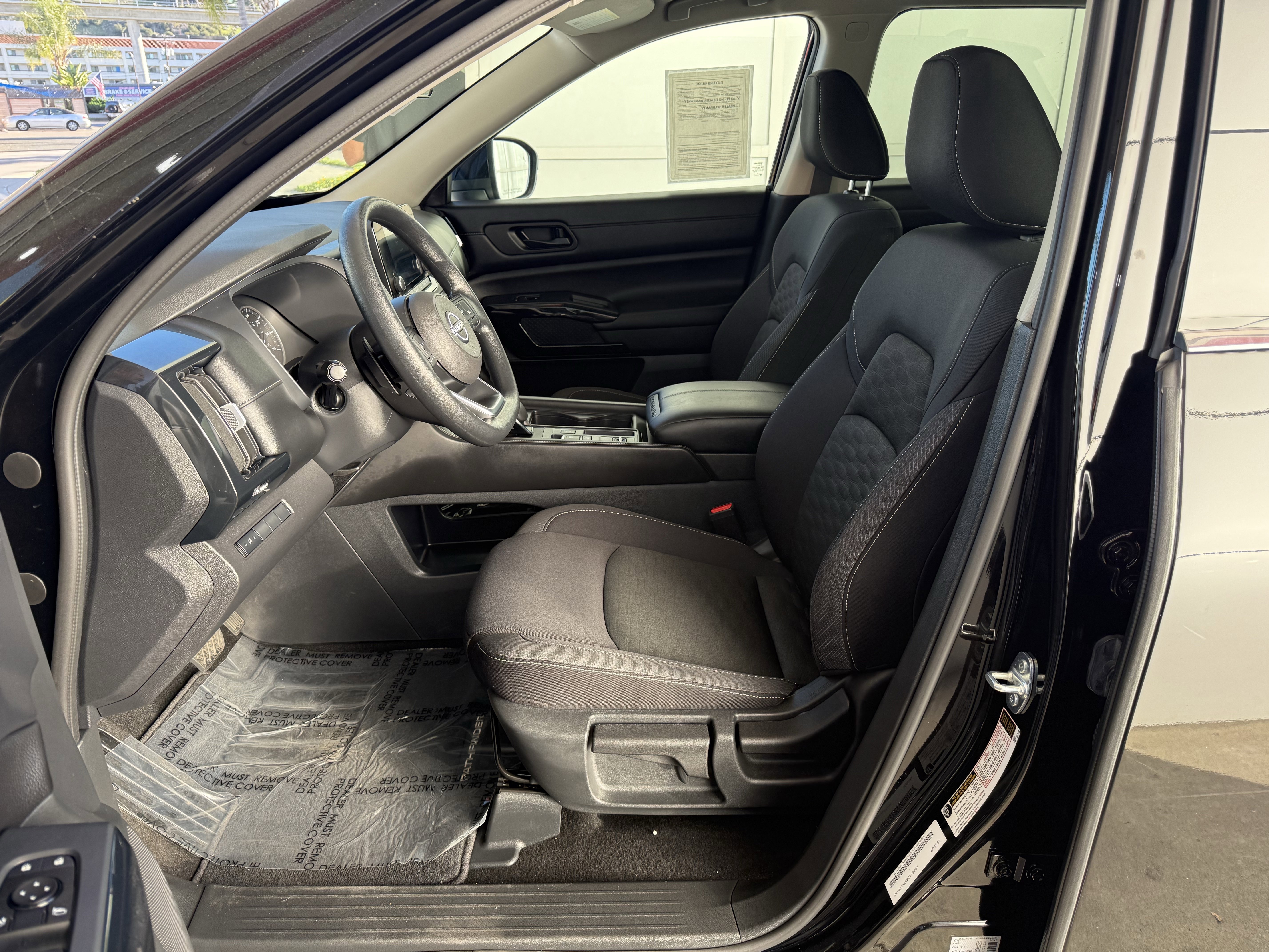 Used 2024 Nissan Pathfinder S image 3