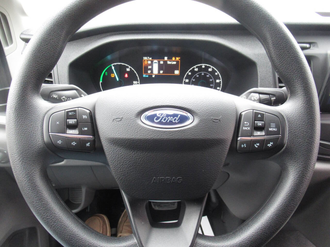 Used 2025 Ford E-Transit 148 Medium Roof image 22