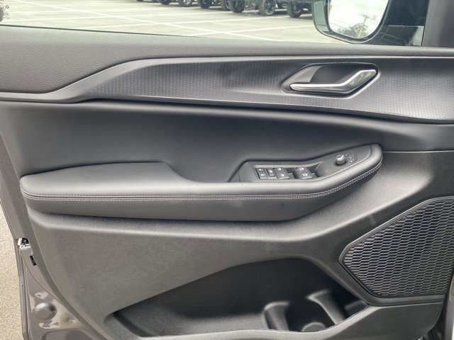 New 2025 Jeep Grand Cherokee L Altitude image 12