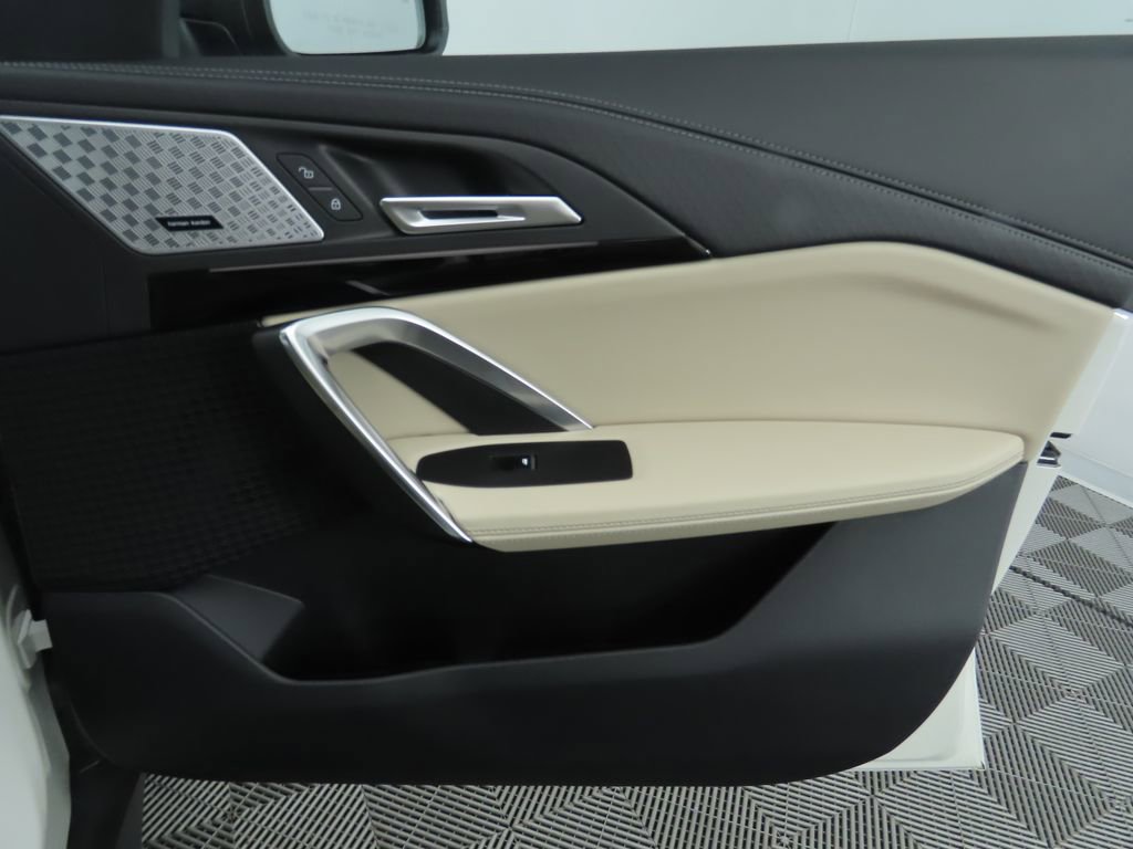 Certified 2025 BMW X2 xDrive28i w/ Premium Package image 25