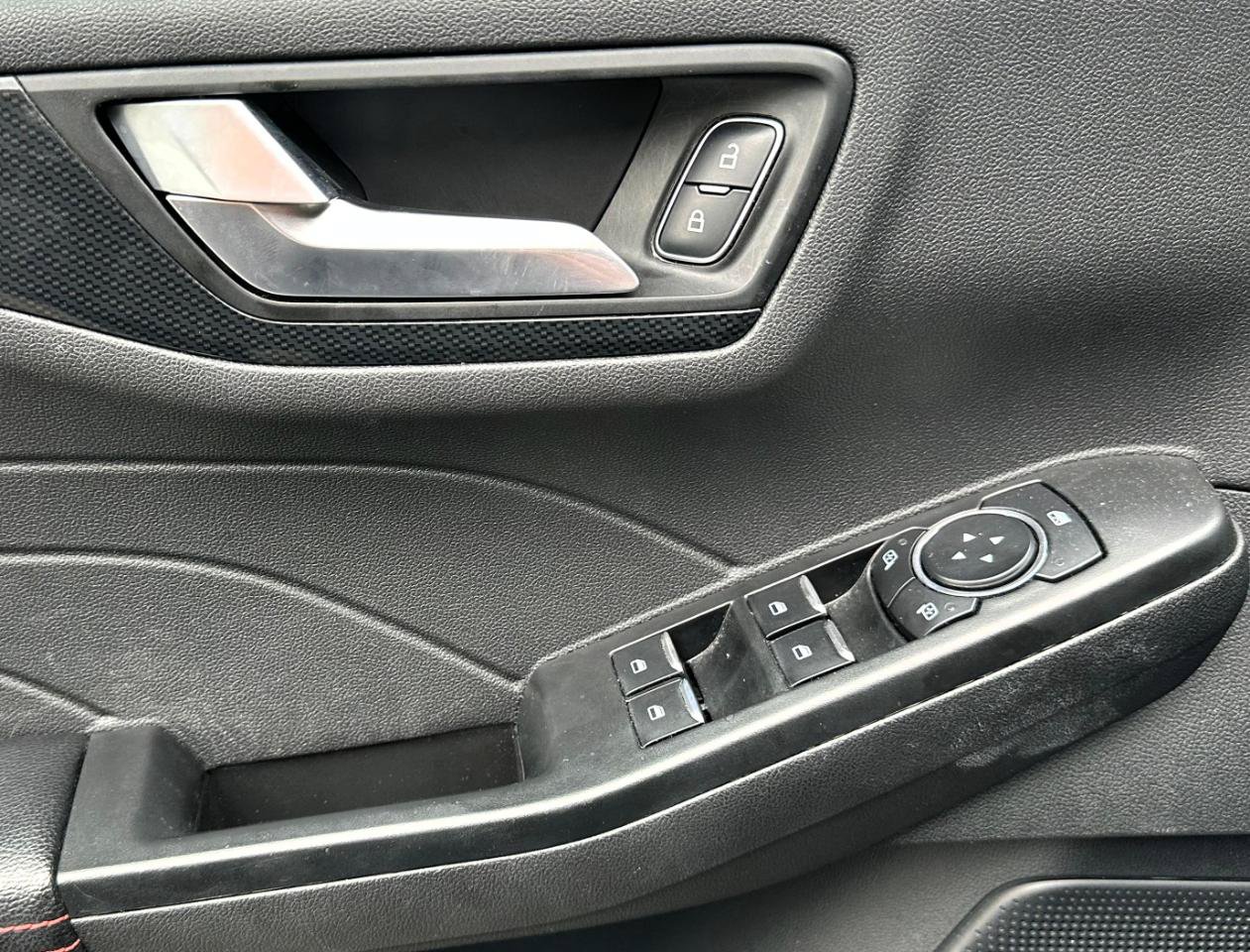 Used 2025 Ford Escape ST-Line FWD image 18