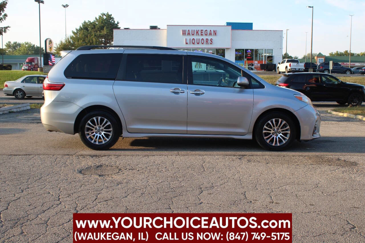 Used 2018 Toyota Sienna XLE w/ XLE Navigation Package FWD image 4