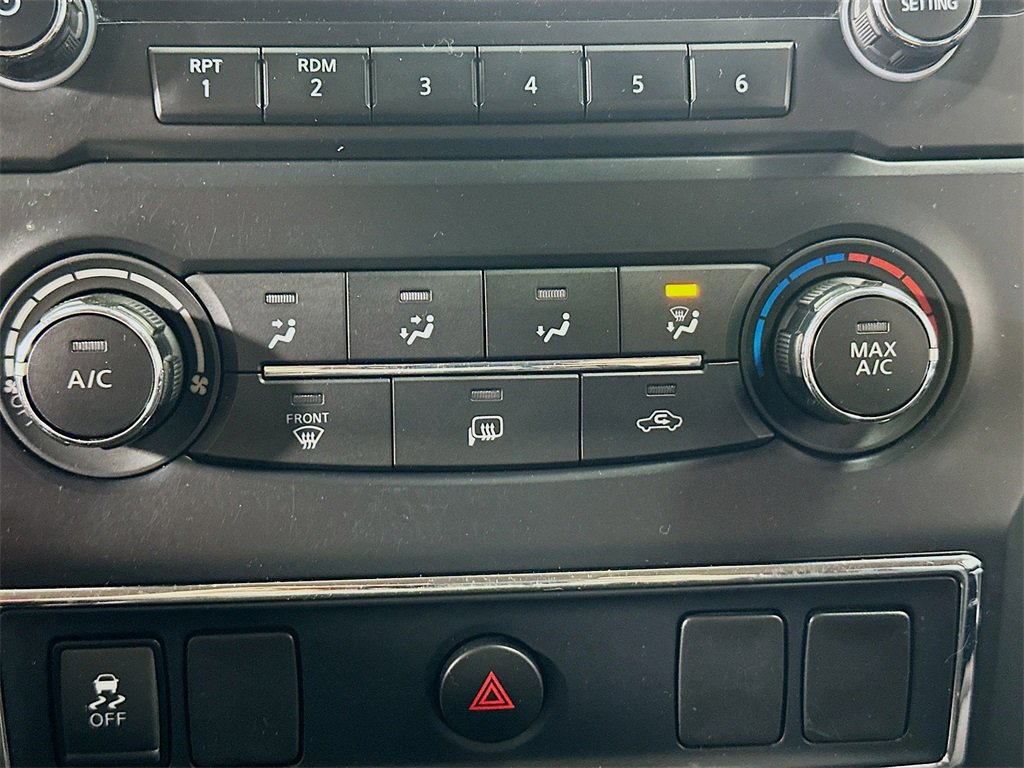 Used 2018 Nissan Titan SV image 16