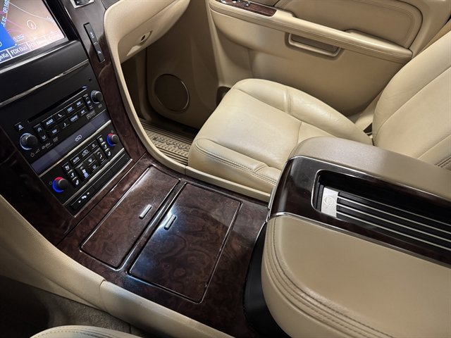 Used 2013 Cadillac Escalade EXT AWD/4WD image 22