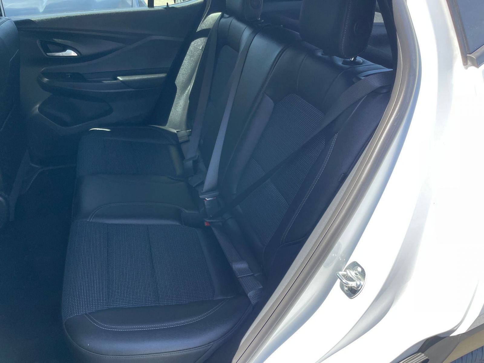 Used 2025 Buick Envista Preferred image 37