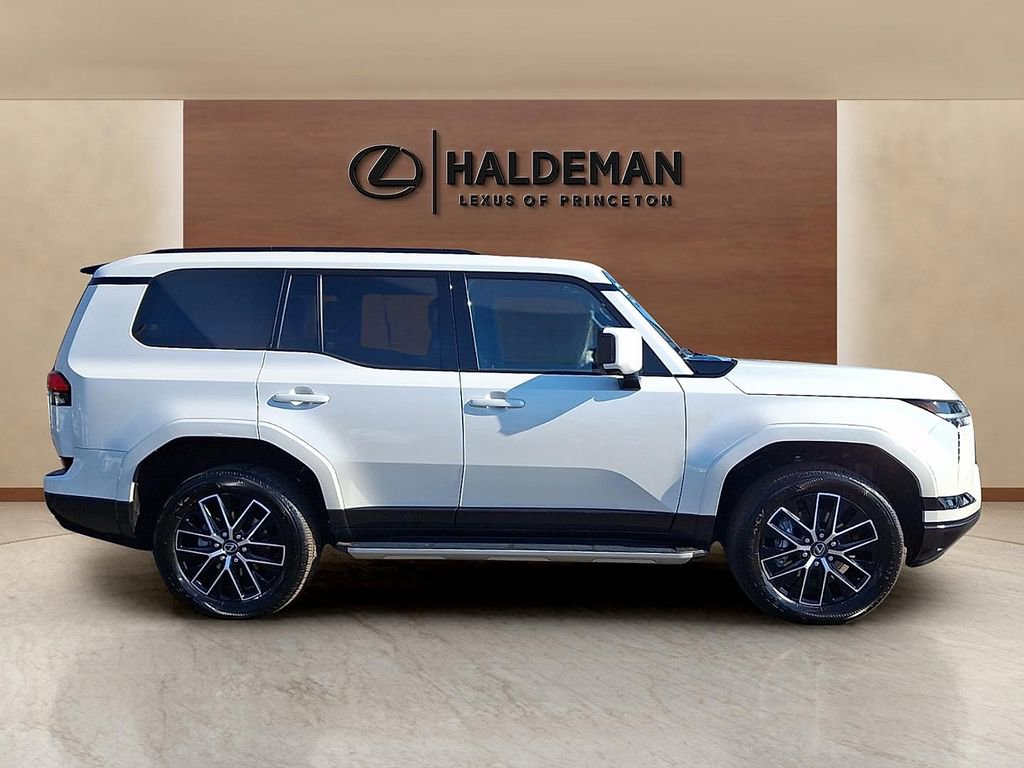 Used 2025 Lexus GX 550 w/ Accessory Package (2T) image 8