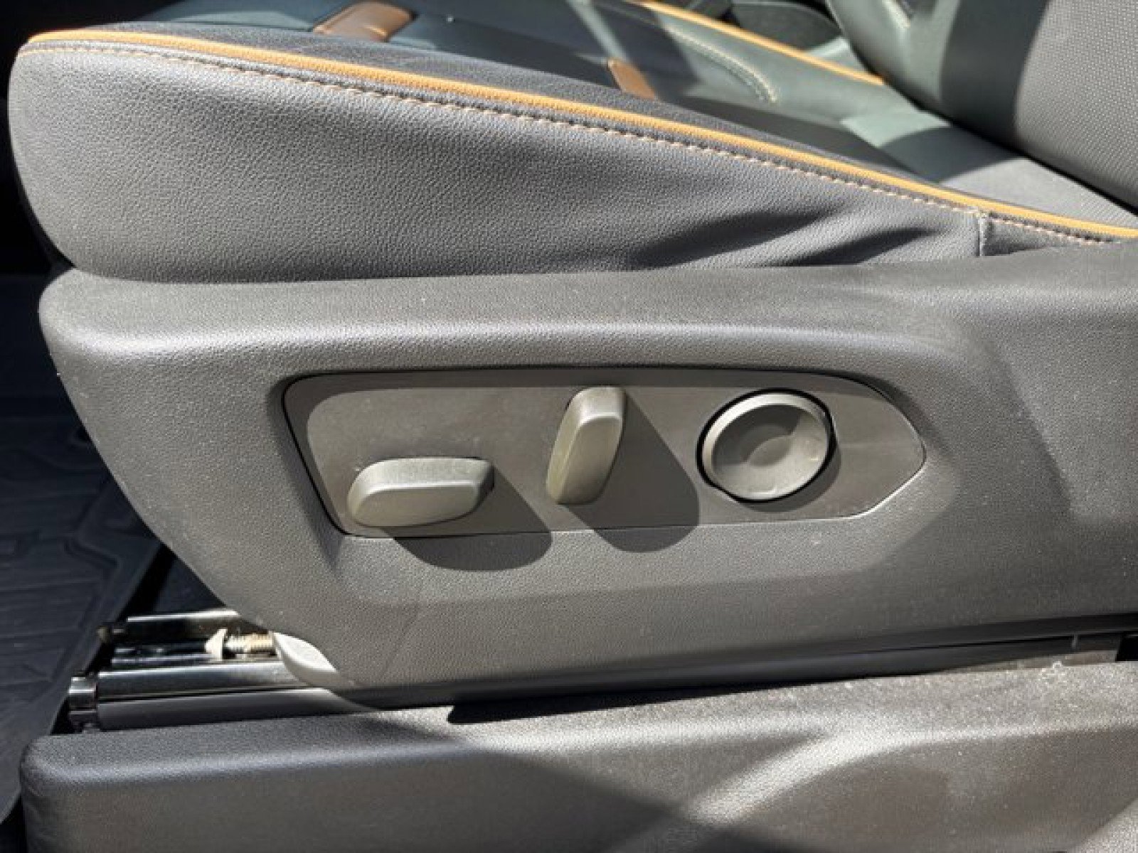 Used 2023 GMC Yukon XL AT4 w/ AT4 Premium Plus Package image 11