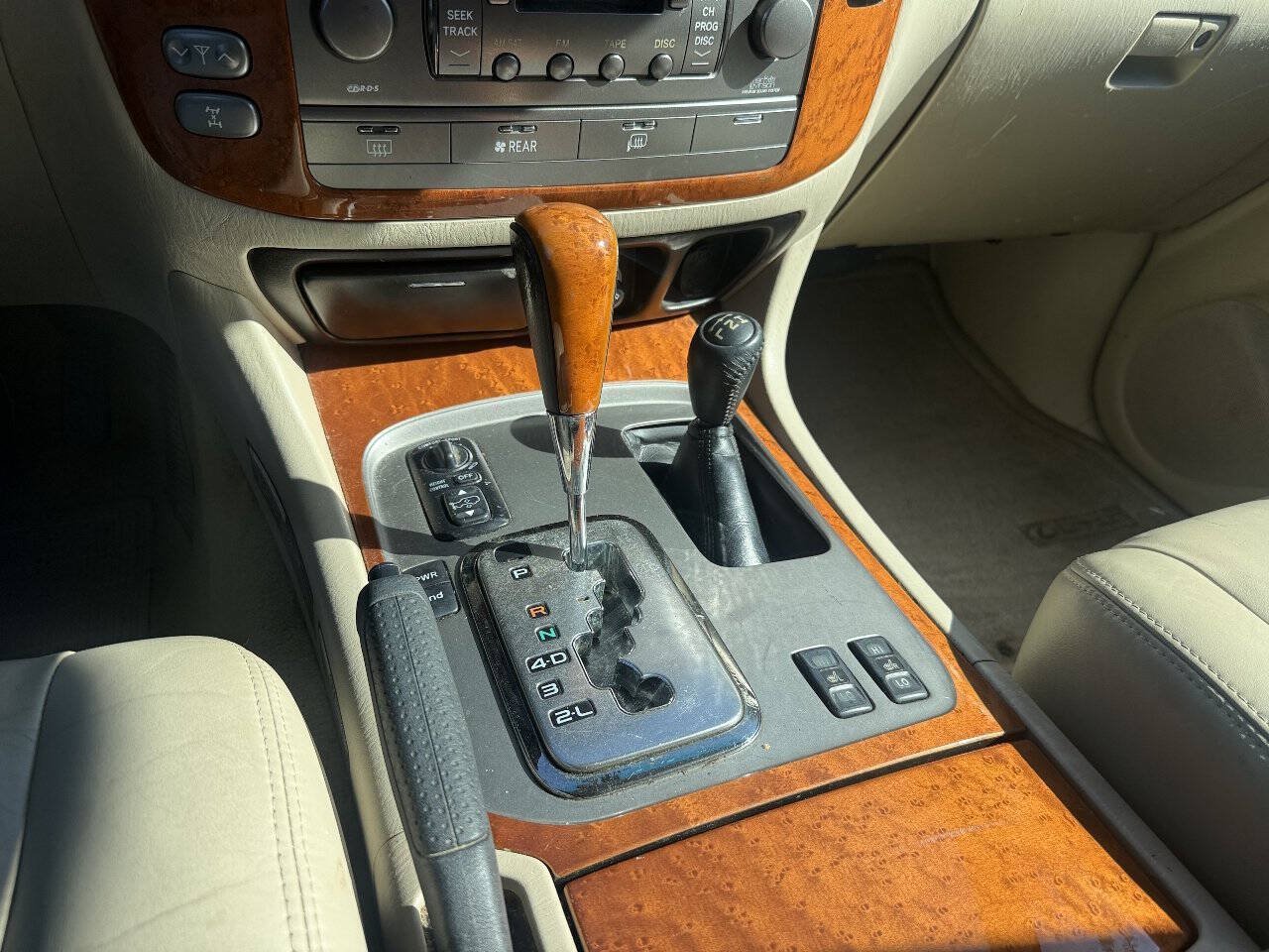 Used 2005 Lexus LX 470 4WD w/ Preferred Accessory Pkg image 25