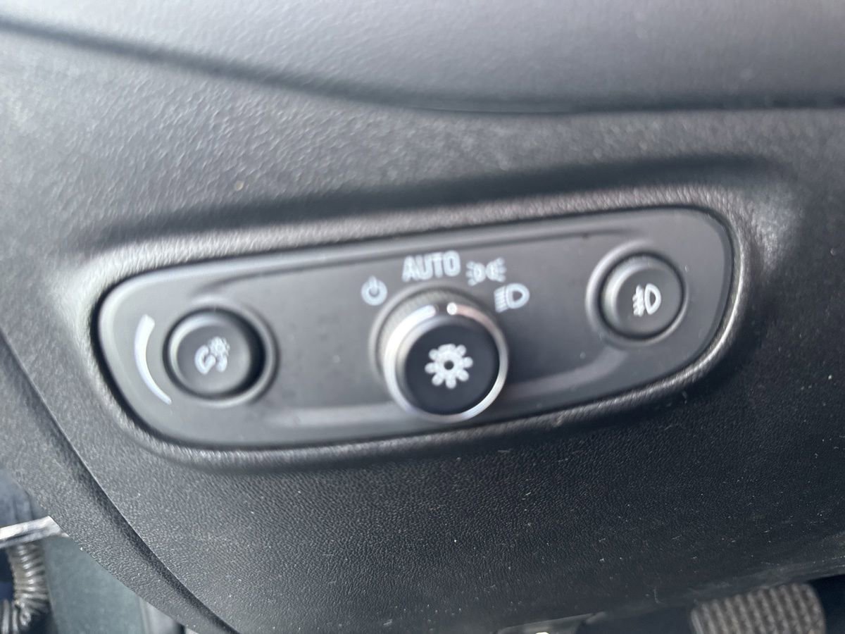 Used 2020 Chevrolet Equinox LT FWD image 21