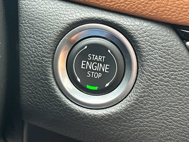 Used 2025 Cadillac XT4 Sport AWD/4WD image 37