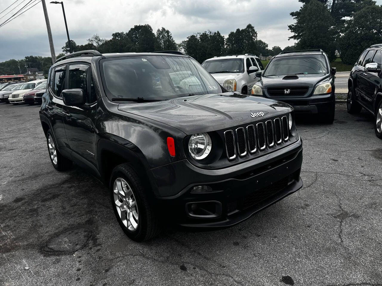 Used 2018 Jeep Renegade Latitude image 3