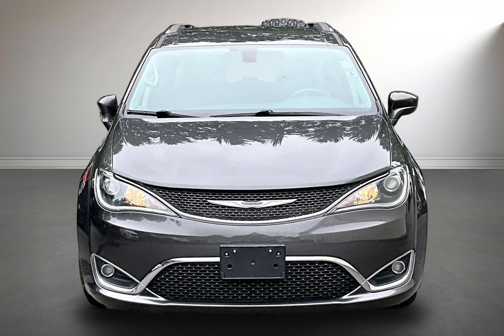 Used 2020 Chrysler Pacifica Touring-L FWD image 2