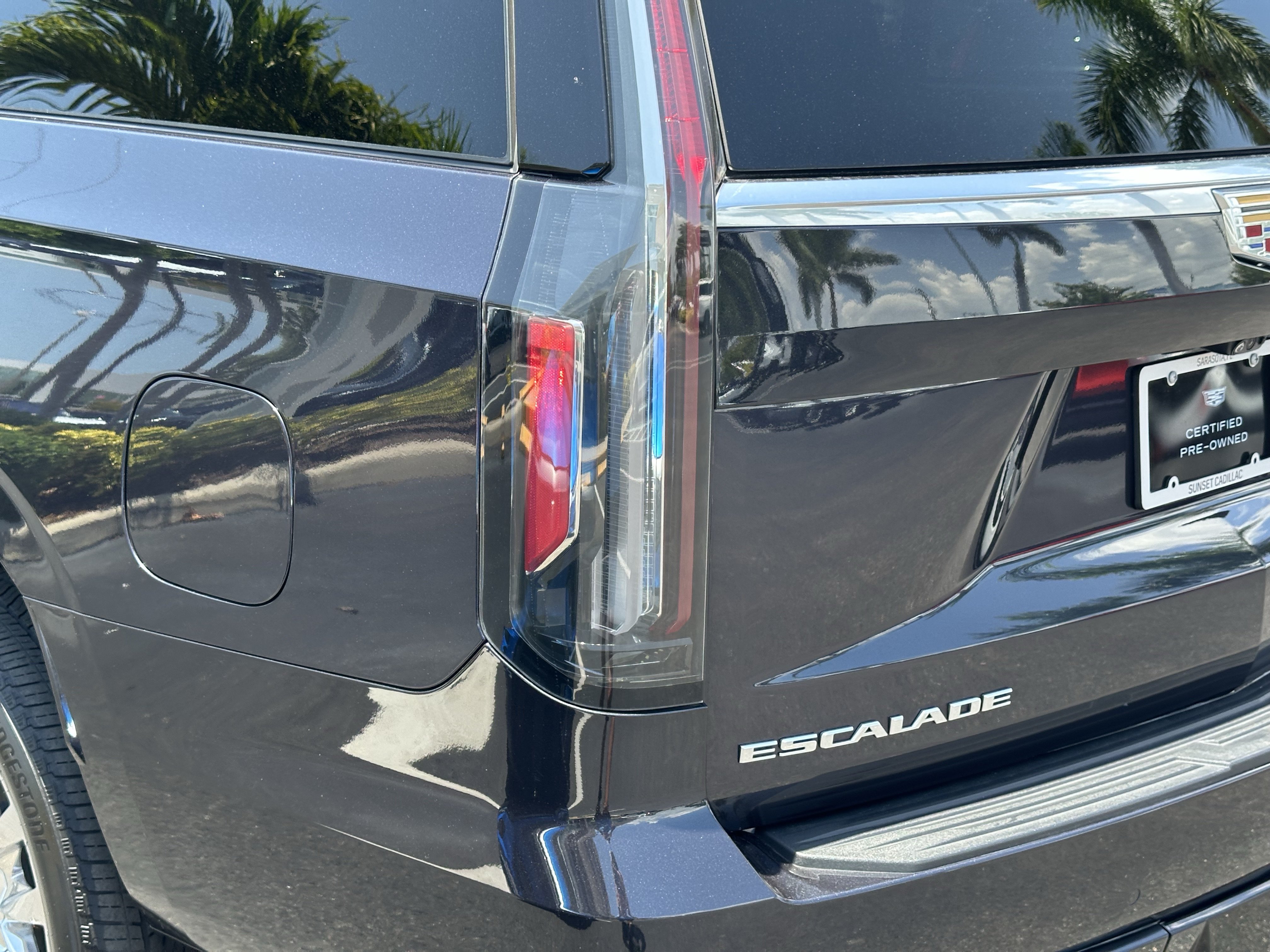 Used 2023 Cadillac Escalade ESV Premium Luxury AWD/4WD image 8