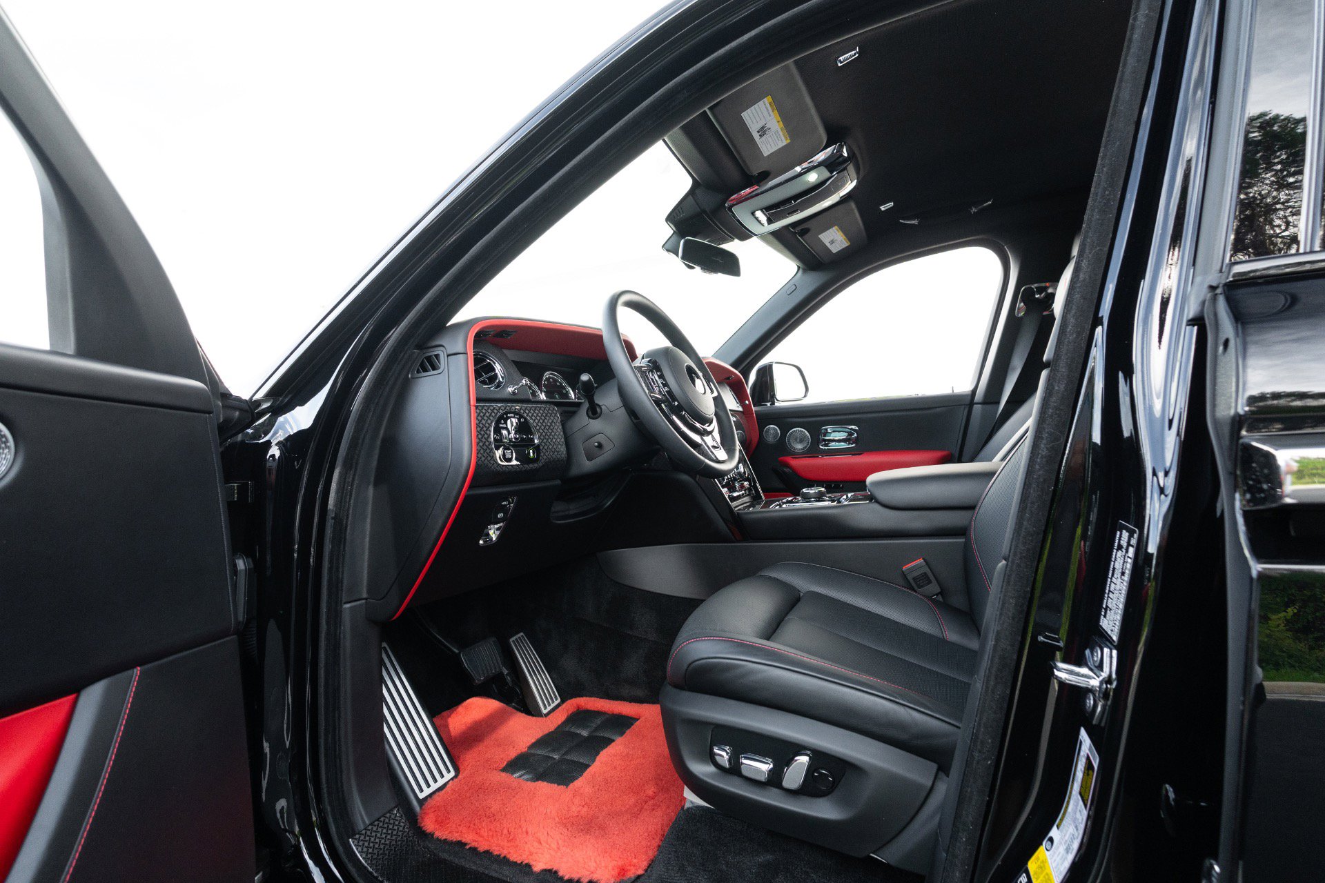 Used 2022 Rolls-Royce Cullinan Black Badge w/ Dark Exterior Package AWD/4WD image 72