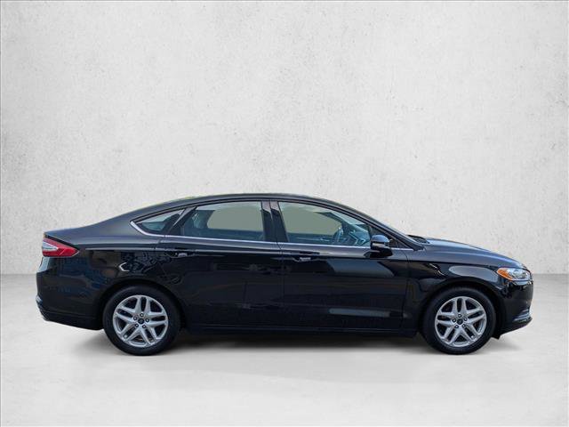 Used 2016 Ford Fusion SE FWD image 4