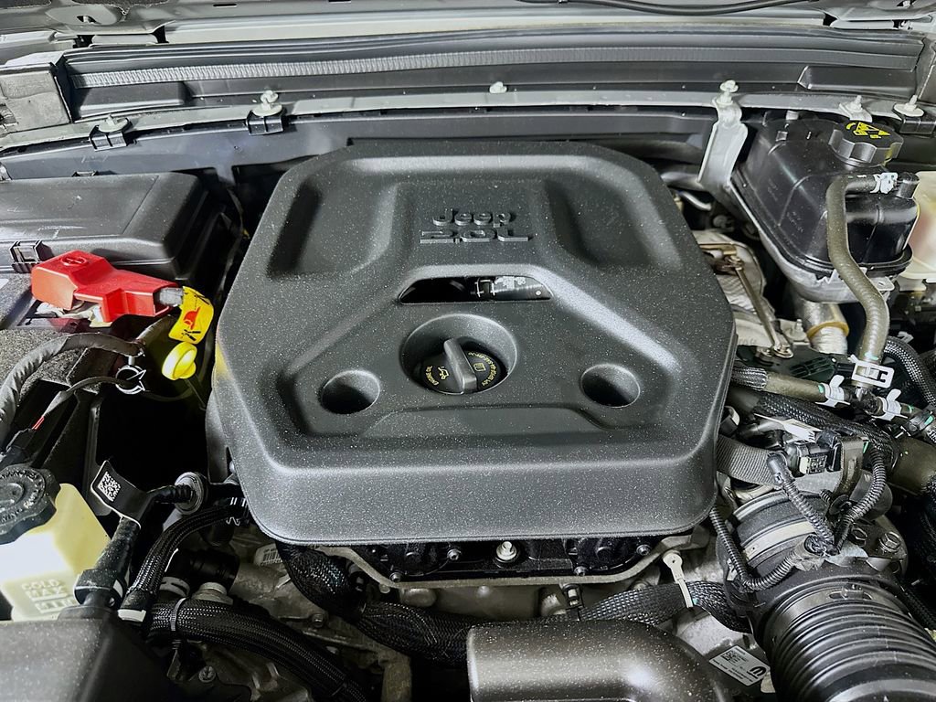 Used 2023 Jeep Wrangler Unlimited Sahara AWD/4WD image 9