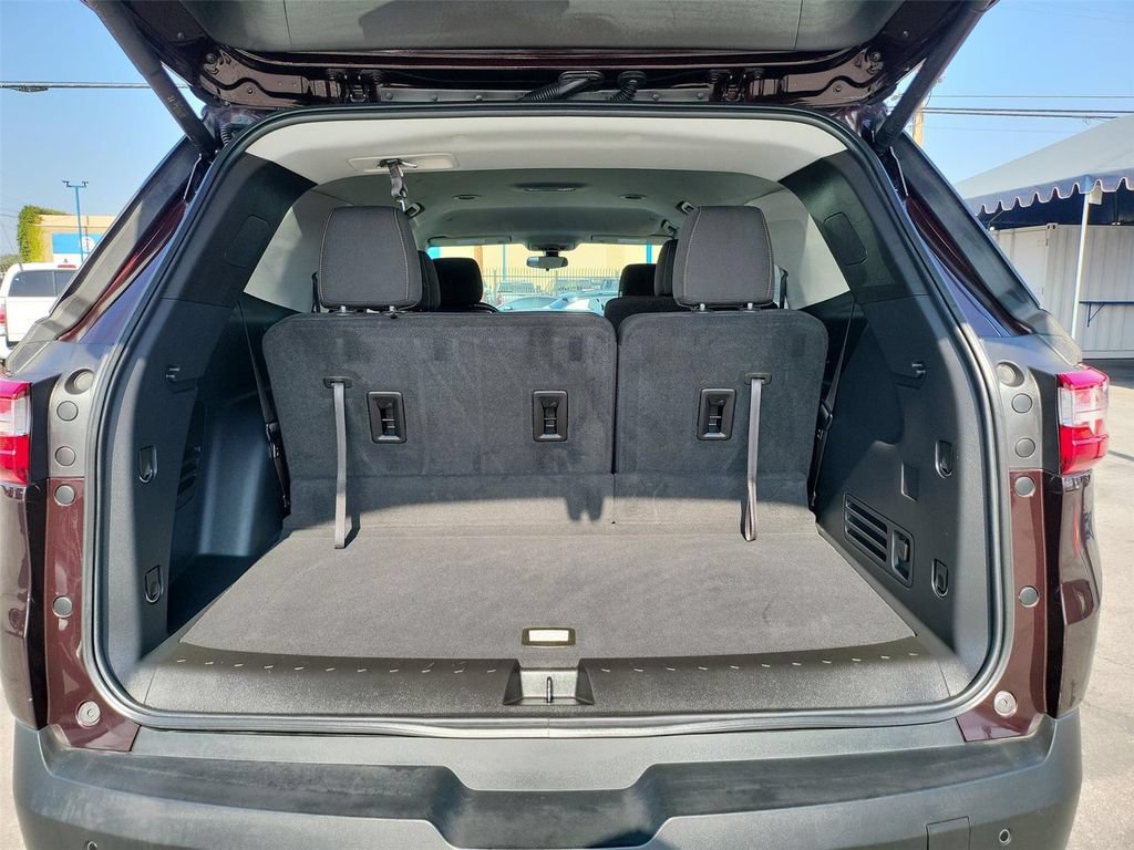 Used 2021 Chevrolet Traverse LT FWD image 17