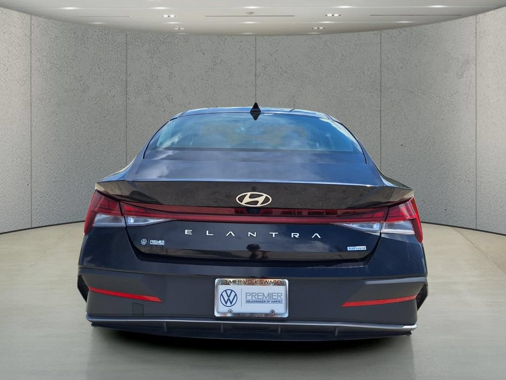 Used 2024 Hyundai Elantra Blue FWD image 4
