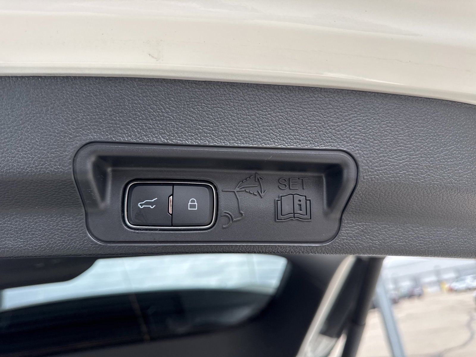 Certified 2023 Ford Explorer XLT image 37