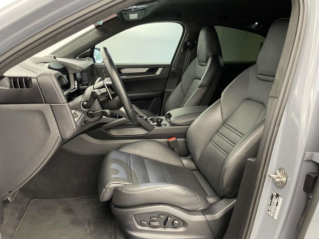 Certified 2024 Porsche Cayenne Turbo GT AWD/4WD image 5