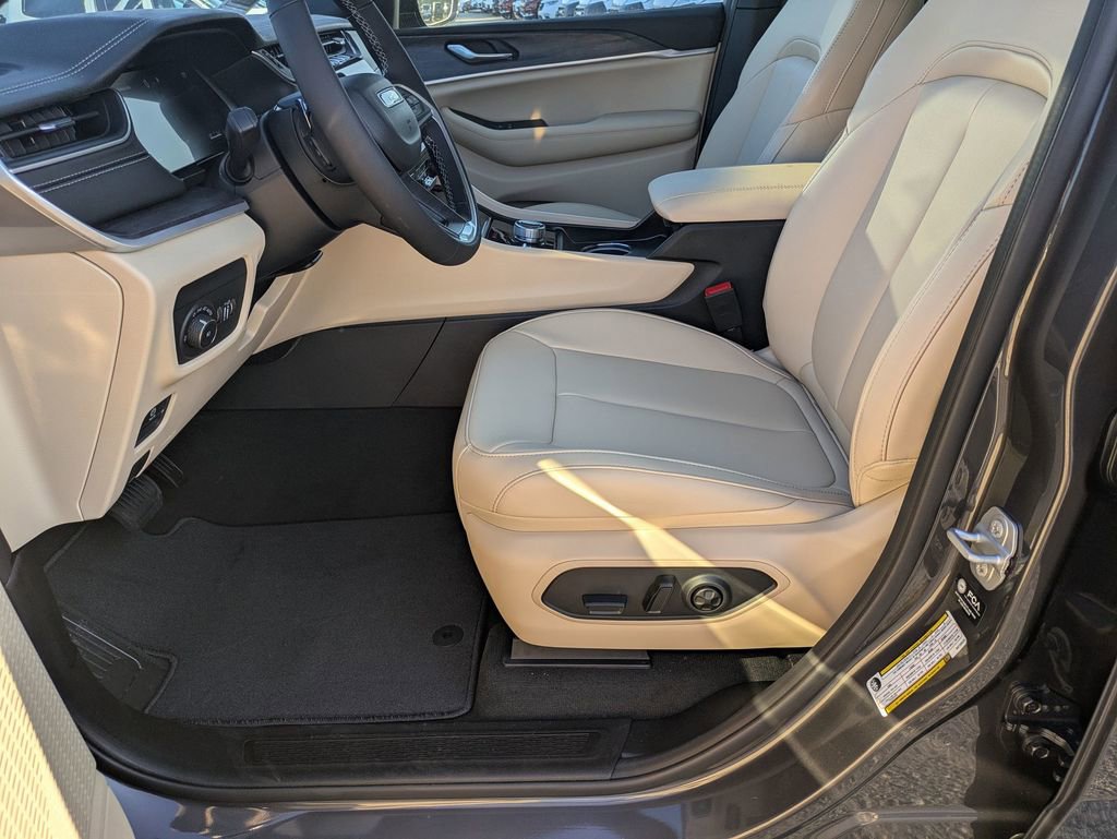New 2025 Jeep Grand Cherokee L Limited image 16