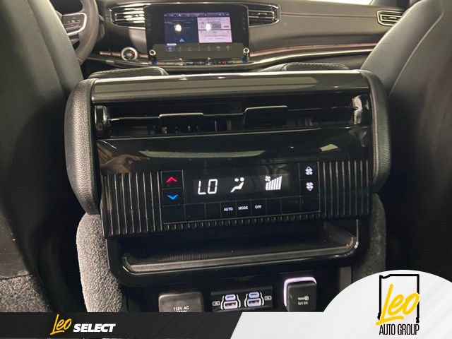 Used 2022 Jeep Wagoneer Series I w/ Premium Group I AWD/4WD image 24