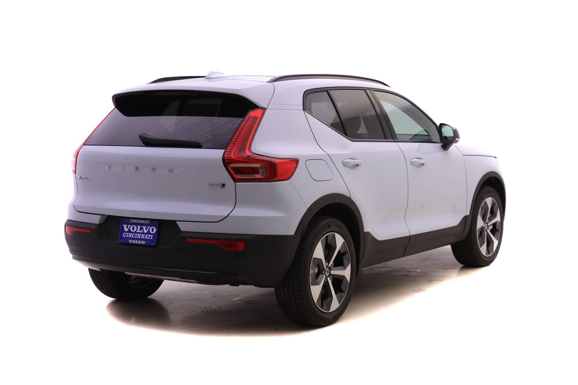 New 2026 Volvo XC40 B5 Plus w/ Protection Package Premier AWD/4WD image 4