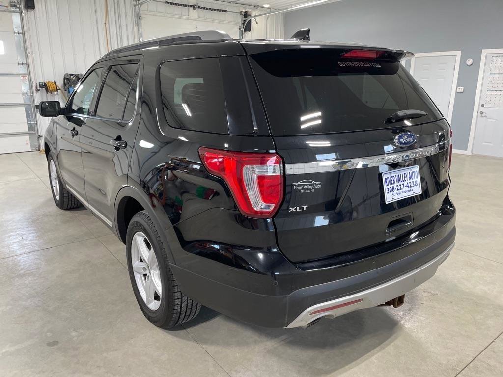 Used 2017 Ford Explorer XLT w/ Equipment Group 202A image 5
