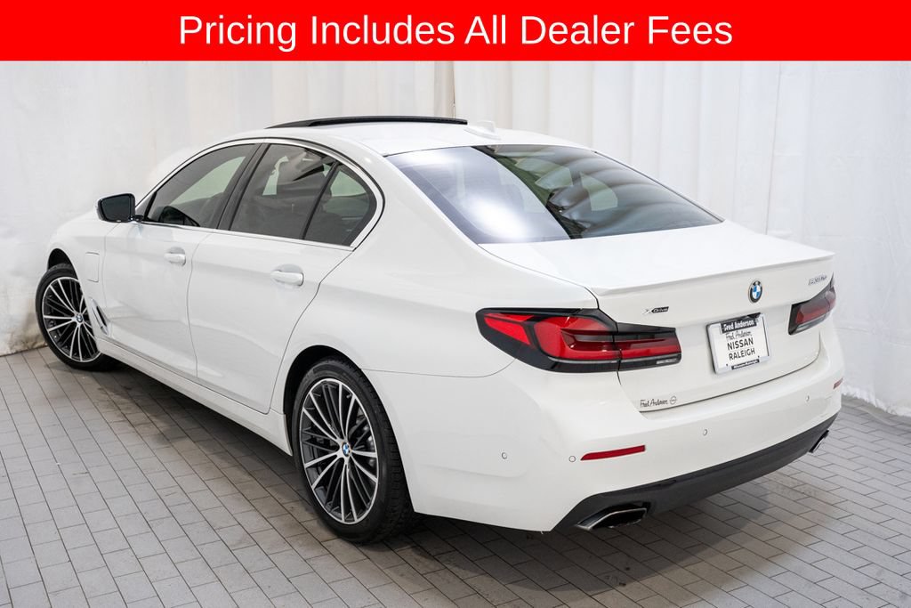 Used 2021 BMW 530e xDrive w/ Premium Package AWD/4WD image 3