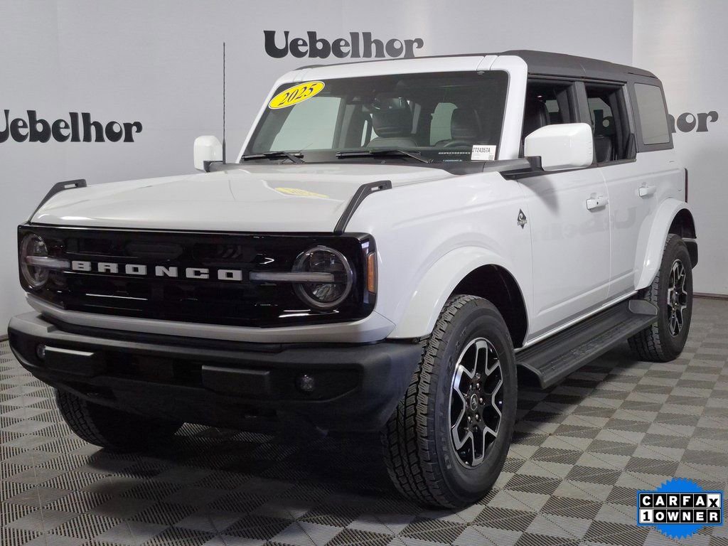 Used 2025 Ford Bronco Outer Banks image 3