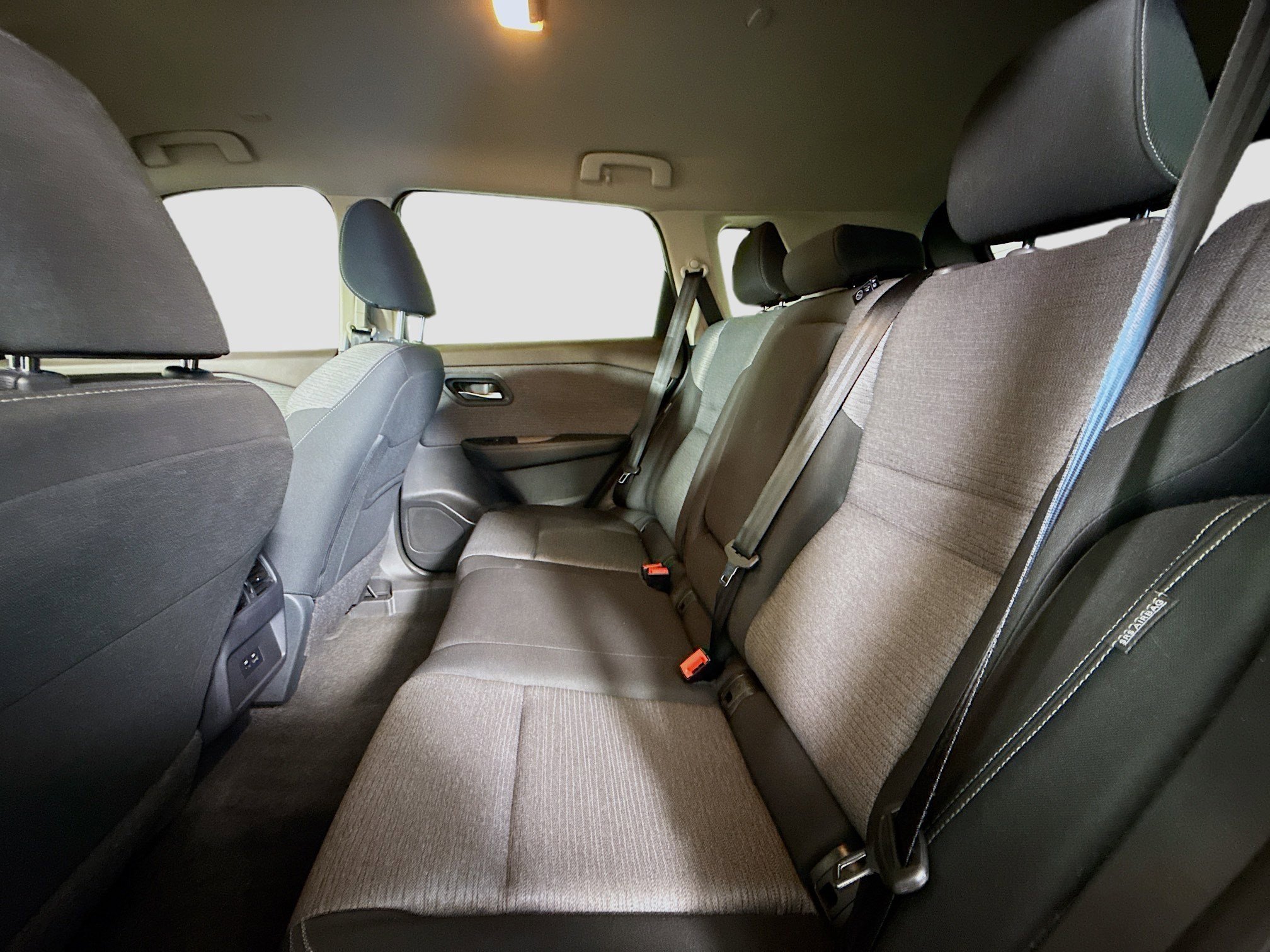 Used 2023 Nissan Rogue SV image 25