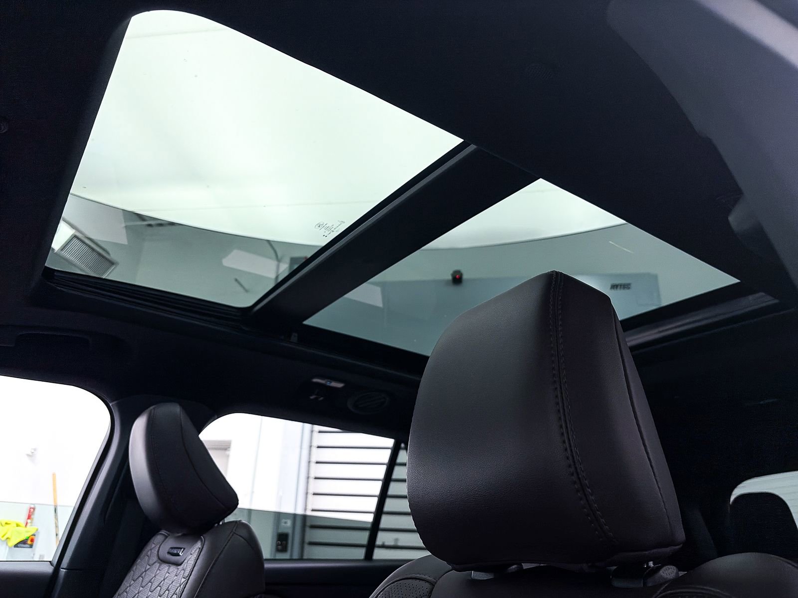 Used 2025 Ford Explorer Platinum w/ LUX Leather Package image 3