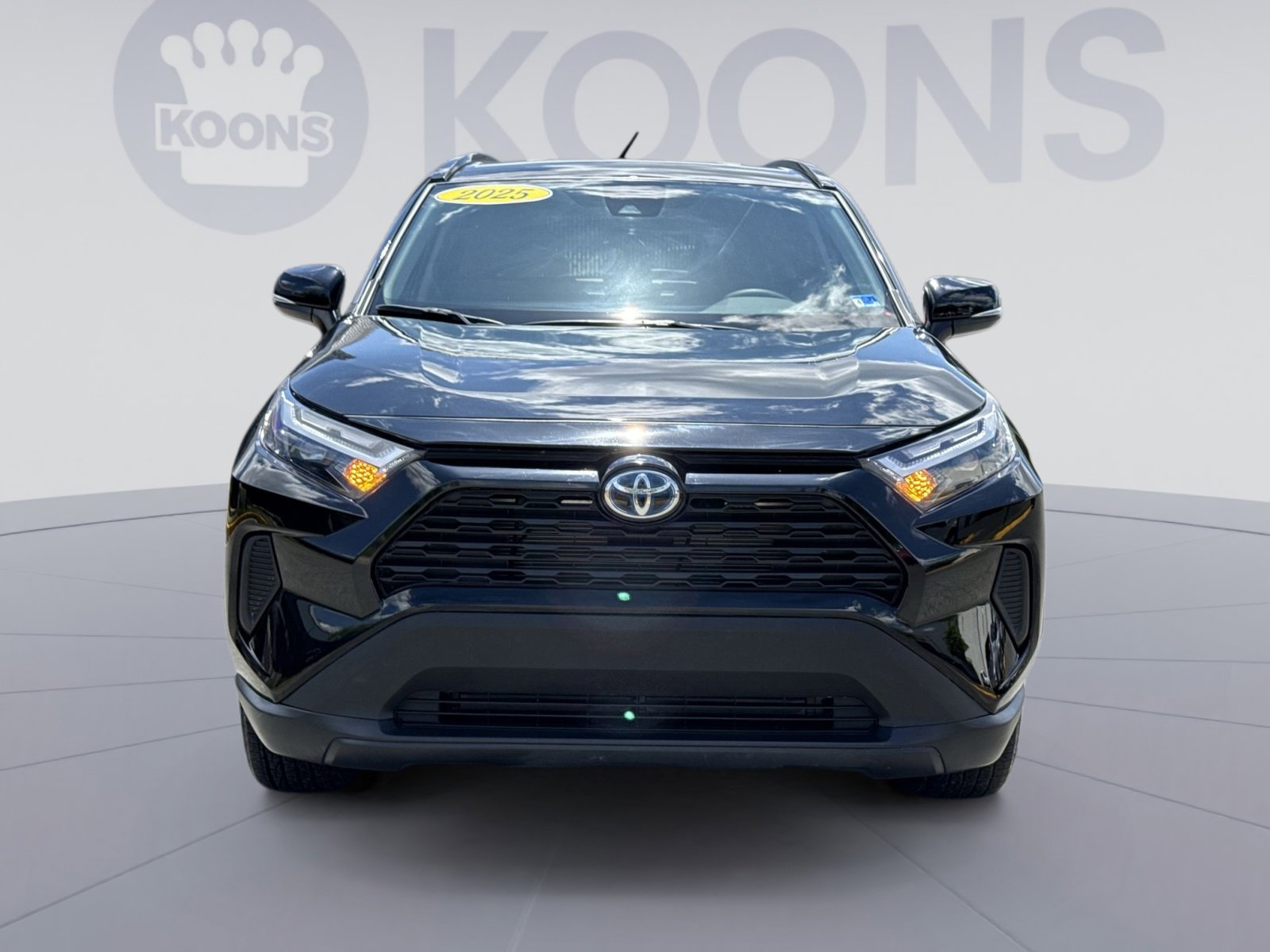 Used 2025 Toyota RAV4 LE AWD/4WD image 4
