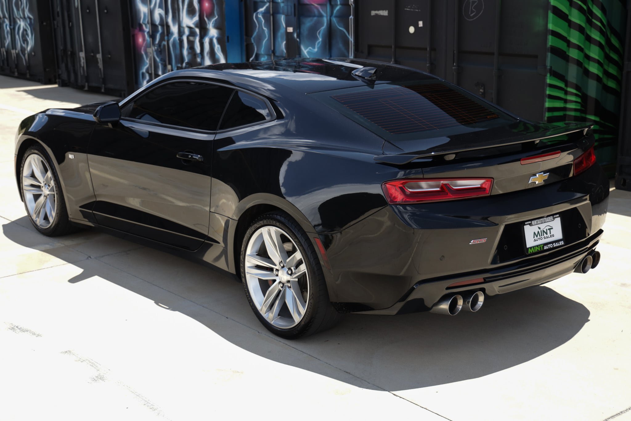 Used 2016 Chevrolet Camaro SS RWD image 8