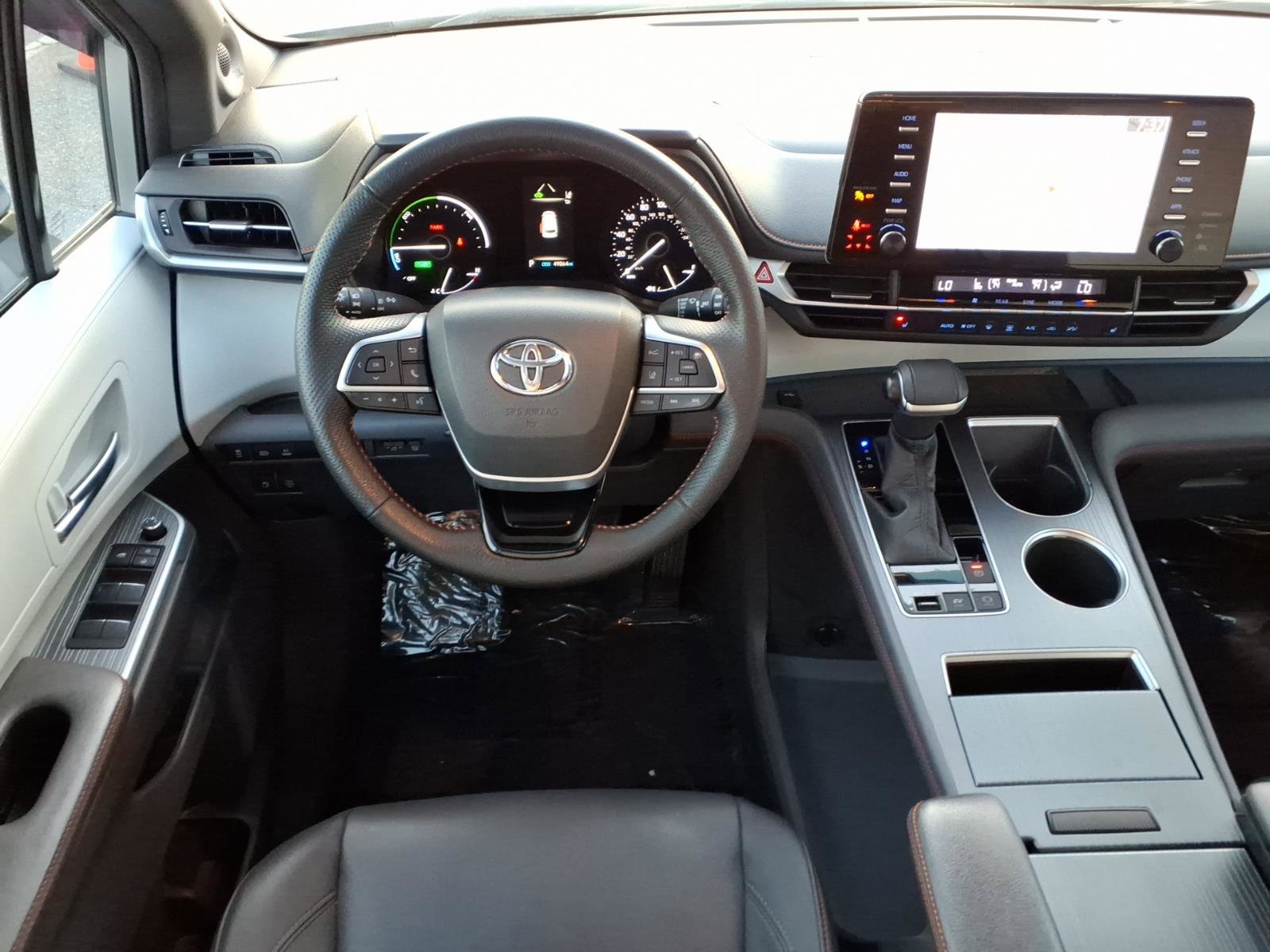 Used 2022 Toyota Sienna XSE w/ XSE Plus Package AWD/4WD image 11