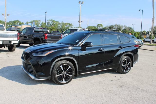 Used 2022 Toyota Highlander XSE AWD/4WD image 5