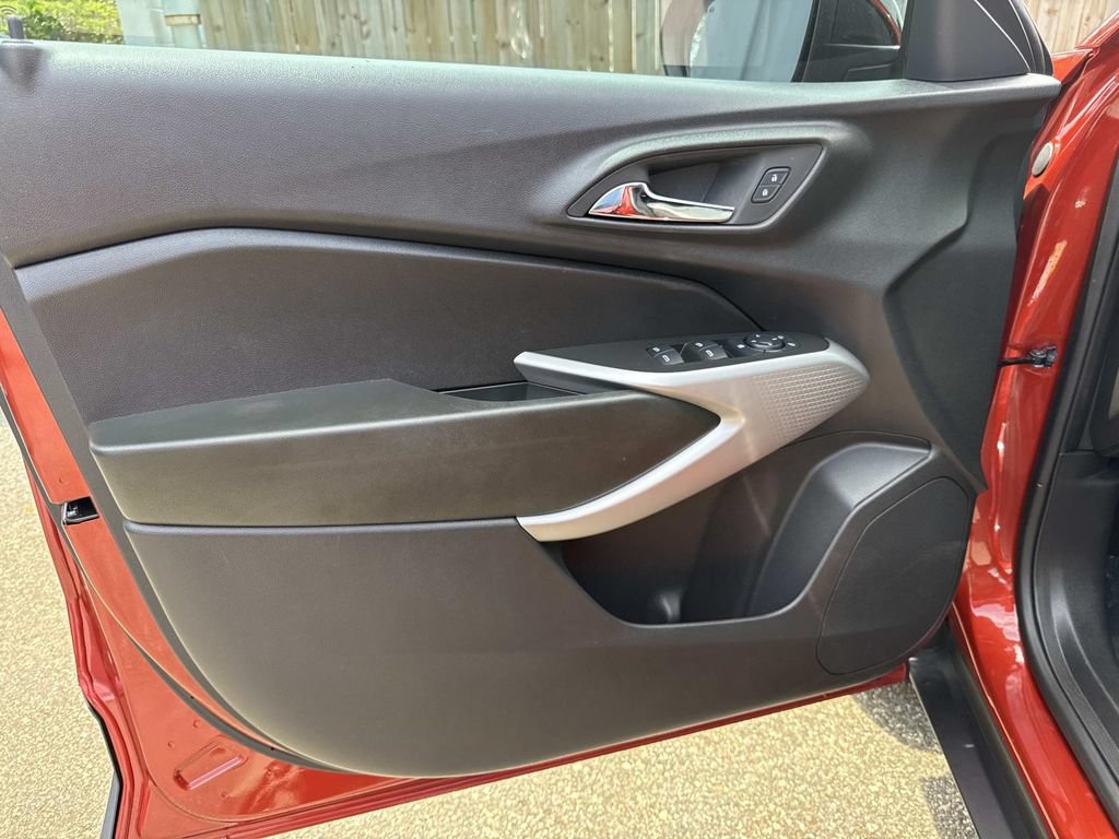 Used 2024 Chevrolet Trax RS w/ Driver Confidence Package FWD image 20