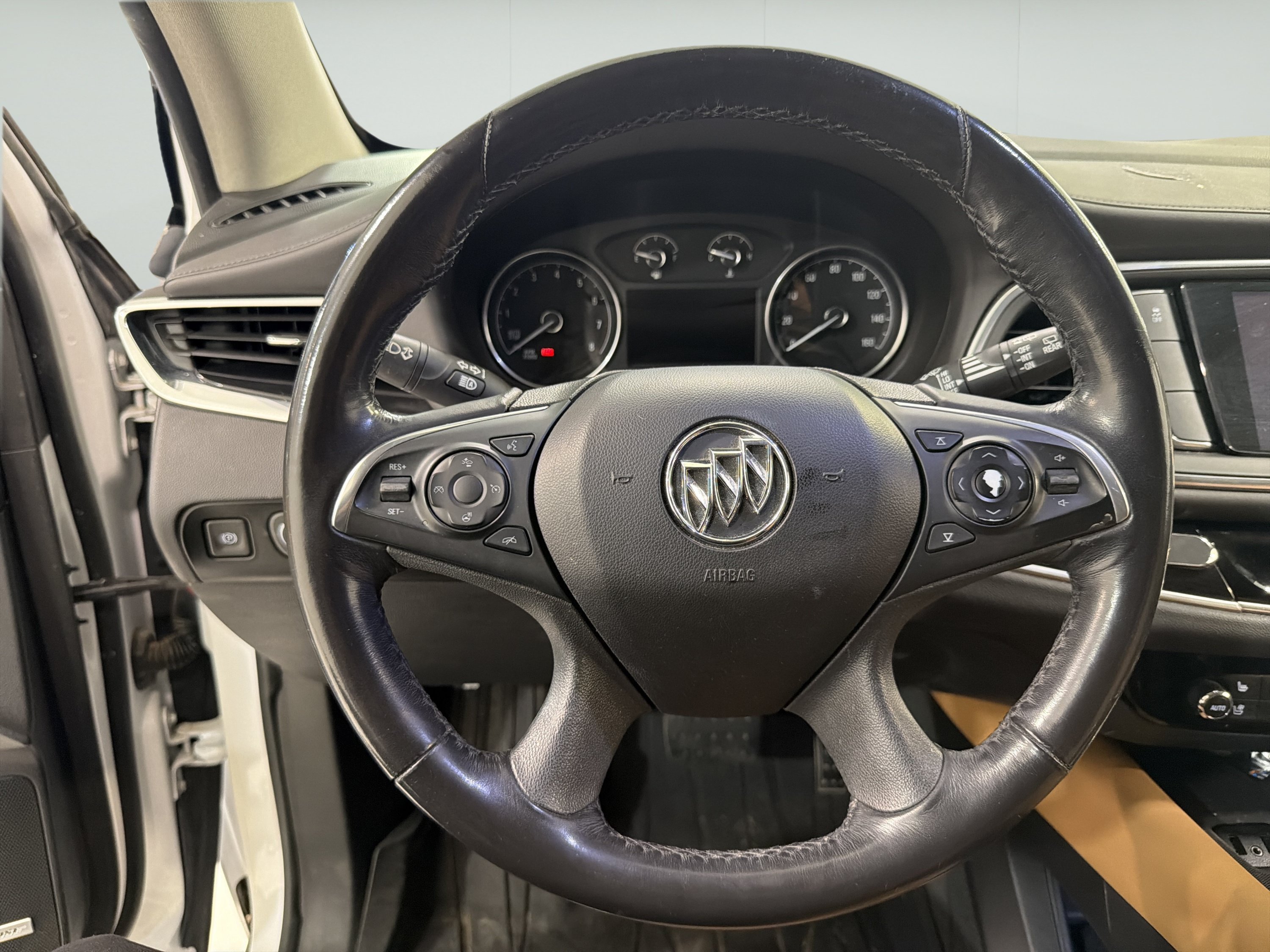 Used 2018 Buick Enclave Premium w/ LPO, Cargo Package FWD image 15
