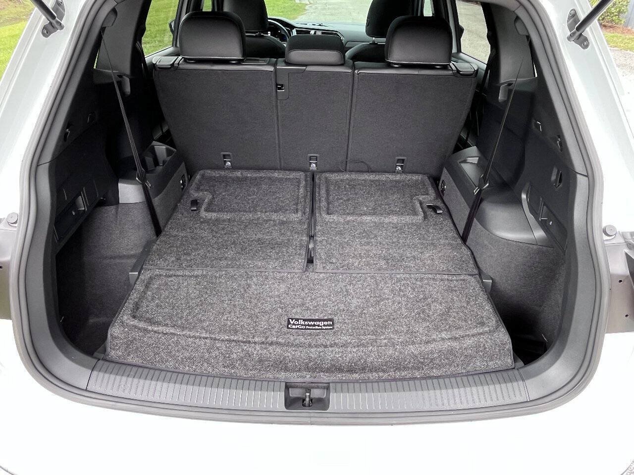 Used 2023 Volkswagen Tiguan SE R-Line FWD image 31