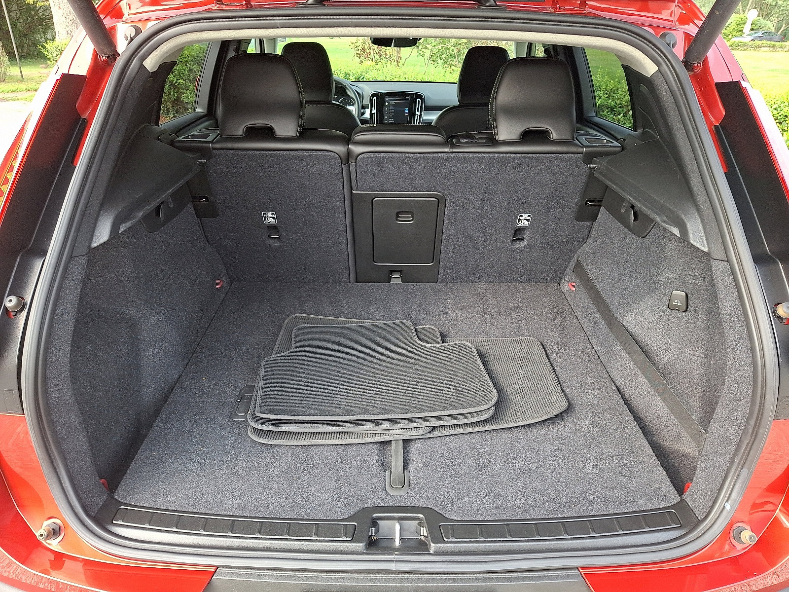 Used 2019 Volvo XC40 T5 Momentum image 30