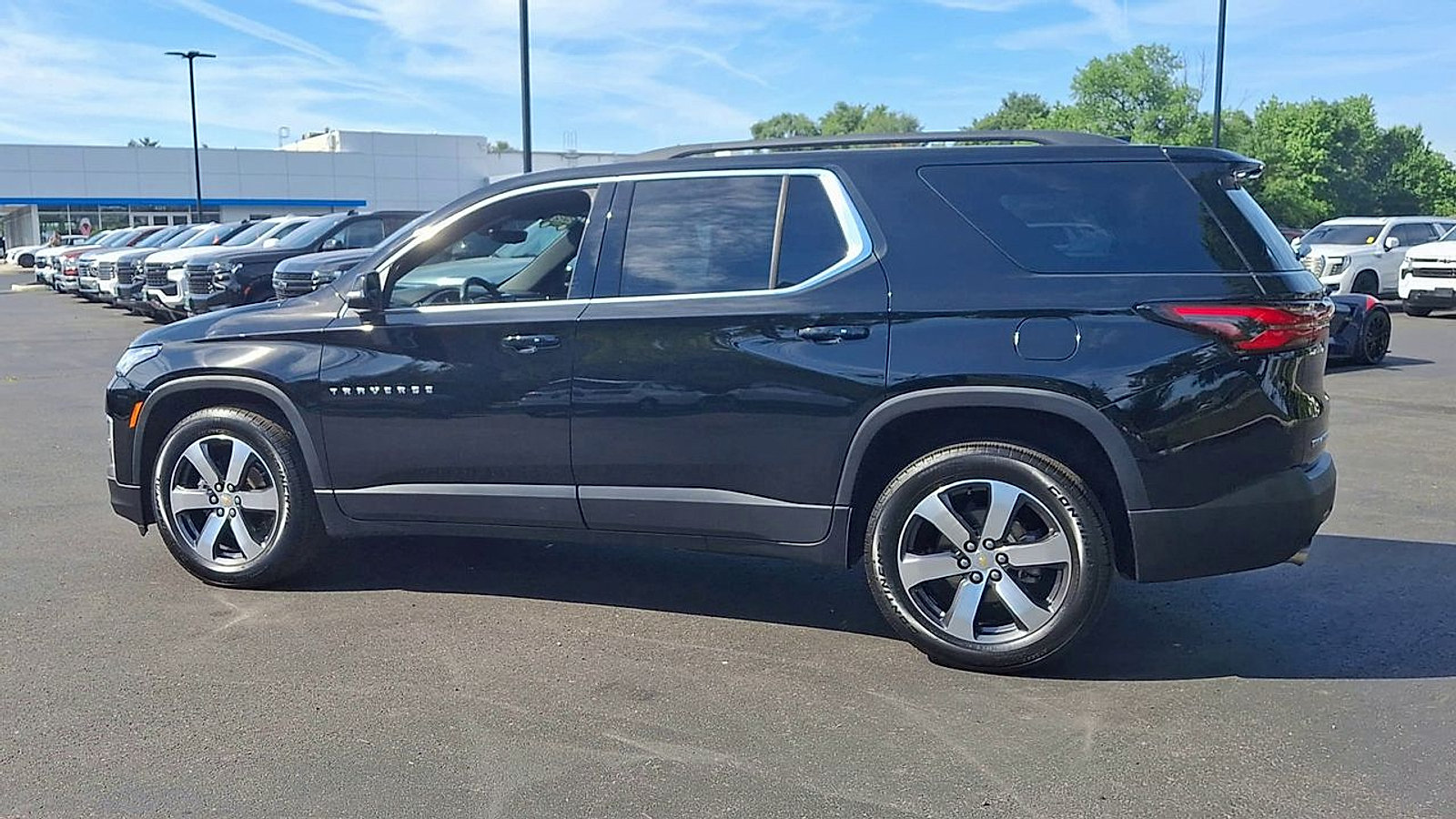 Certified 2023 Chevrolet Traverse LT w/ LT Premium Package AWD/4WD image 8