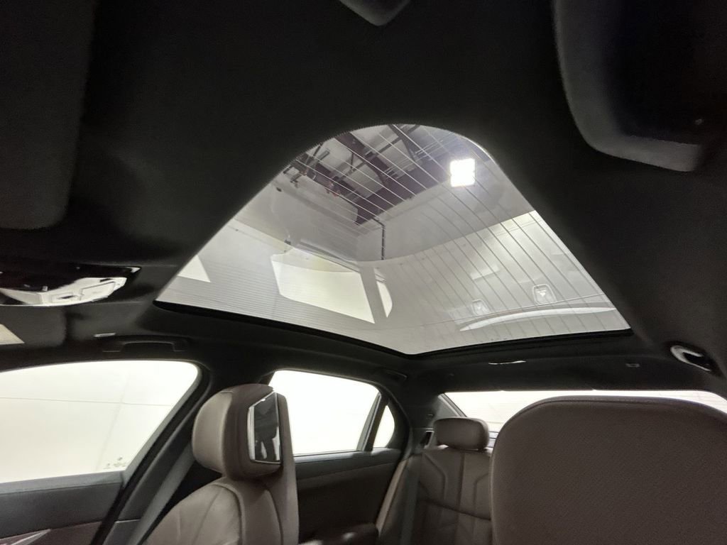 New 2026 BMW 750e xDrive w/ Premium Package image 20