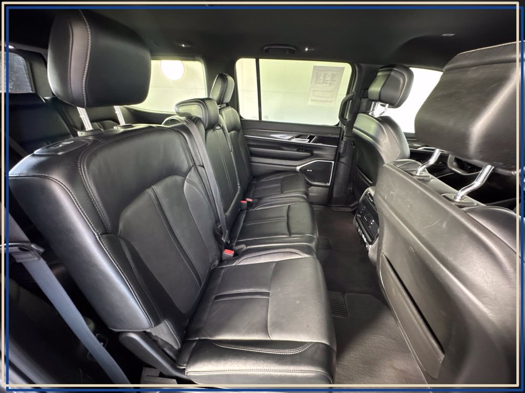 Used 2022 Jeep Wagoneer Series III AWD/4WD image 42