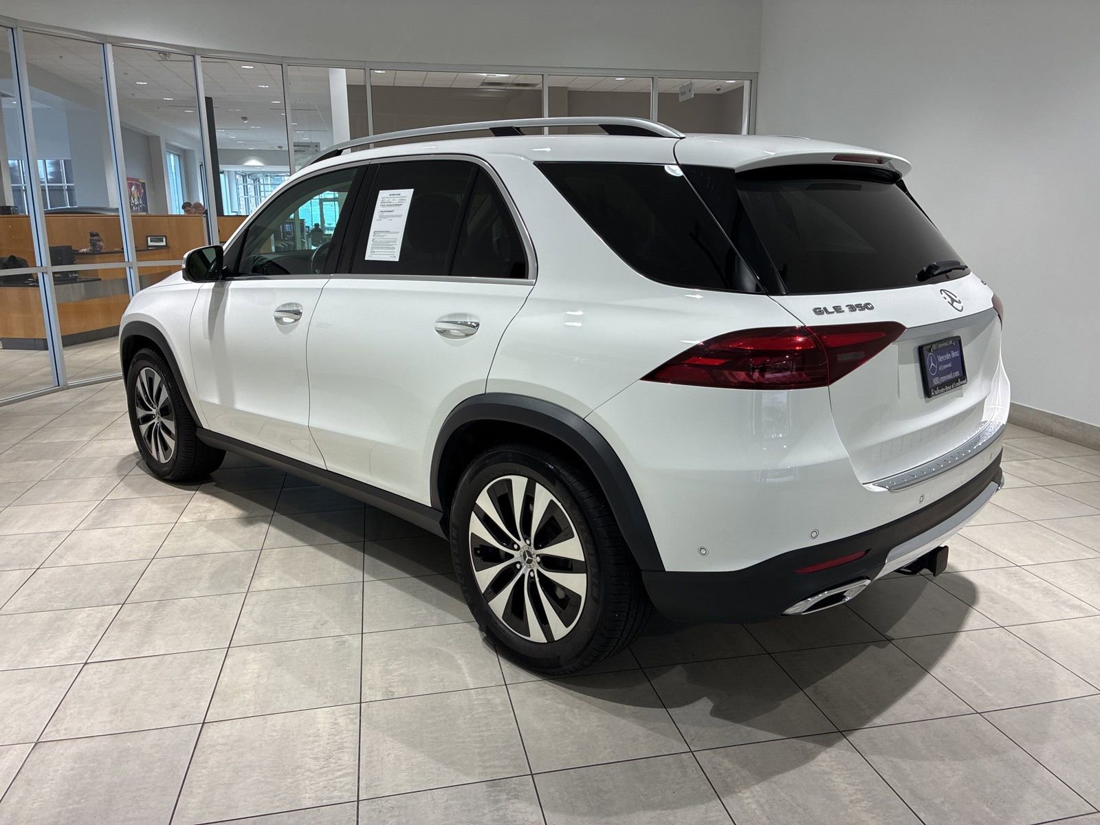 Used 2024 Mercedes-Benz GLE 350 4MATIC image 6