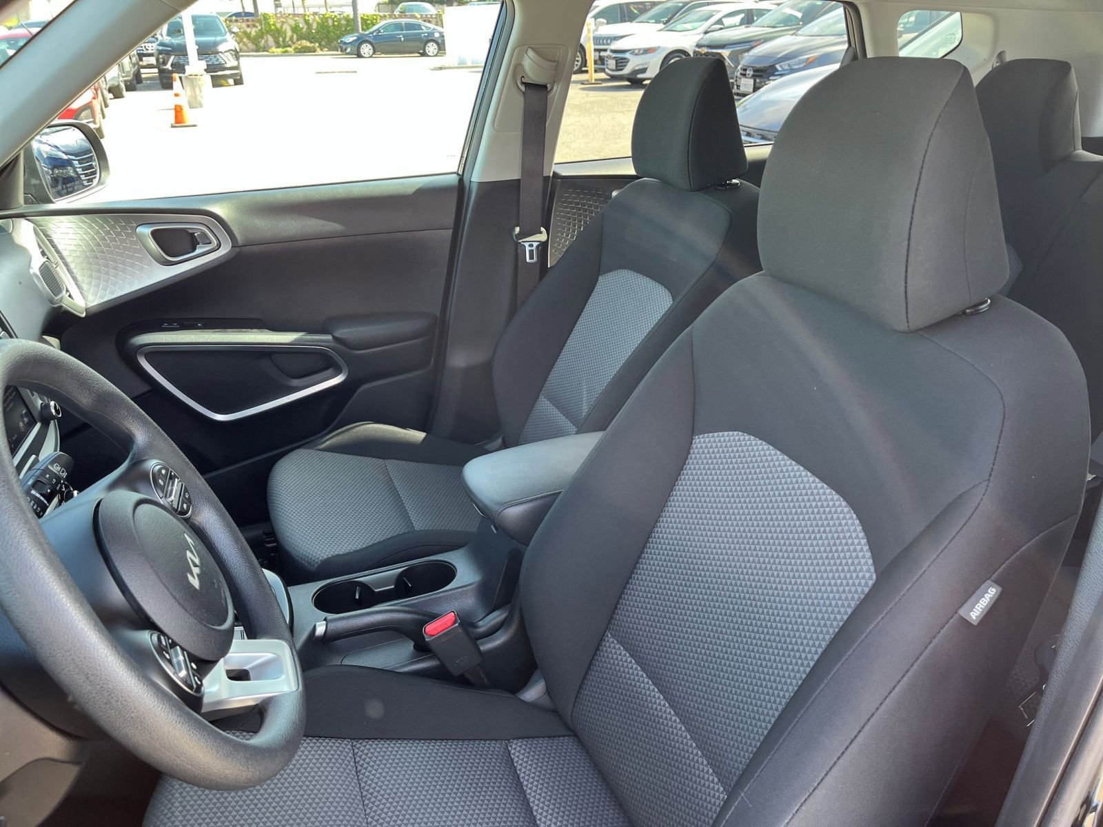 Used 2025 Kia Soul LX w/ LX Technology Package FWD image 27
