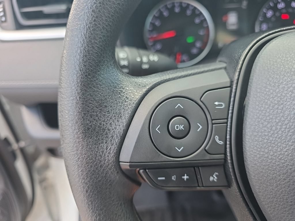 Used 2021 Toyota RAV4 XLE w/ Convenience Package FWD image 18