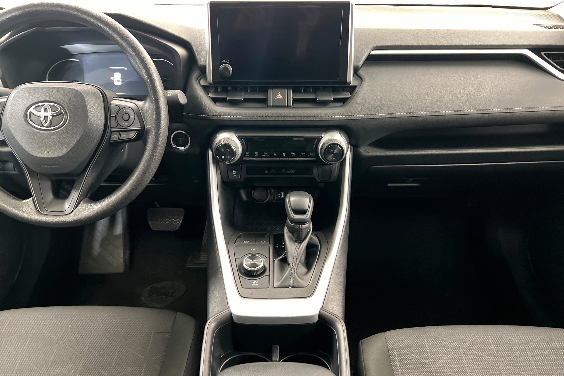 Used 2025 Toyota RAV4 XLE AWD/4WD image 14
